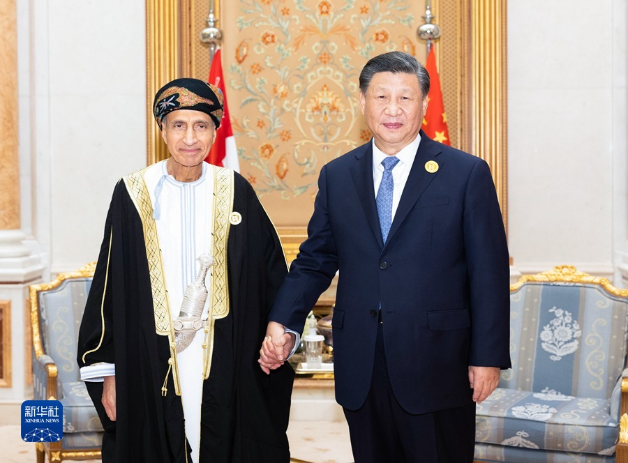 习近平会见阿曼内阁副首相法赫德亲王.jpg